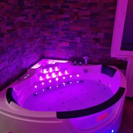Dom wakacyjny Maison Avec Piscine Couverte