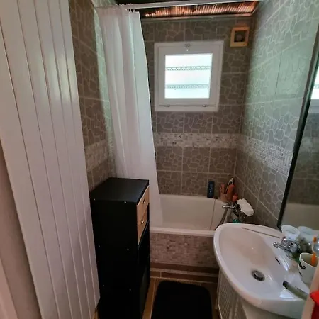Maison Avec Piscine Couverte Dom wakacyjny Saint-Laurent-du-Pape